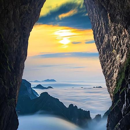 Patio Spring Holiday Inn -- Free Round Trip Pick-Up Service --Panoramic View Of Tianmen Mount Zhangjiajie Bagian luar foto