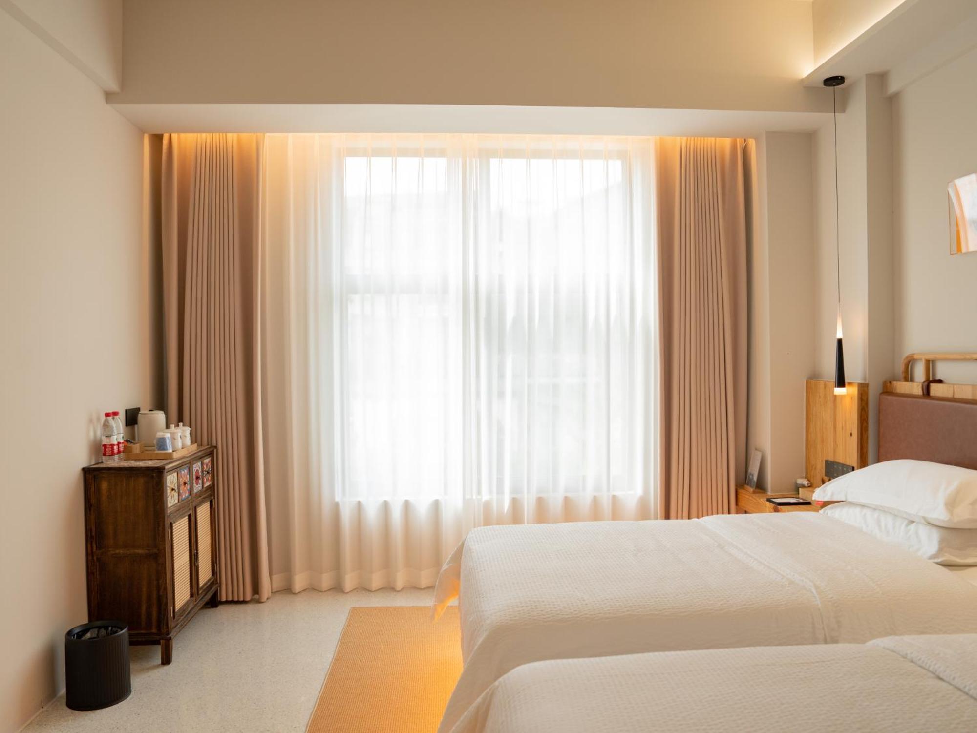 Patio Spring Holiday Inn -- Free Round Trip Pick-Up Service --Panoramic View Of Tianmen Mount Zhangjiajie Bagian luar foto