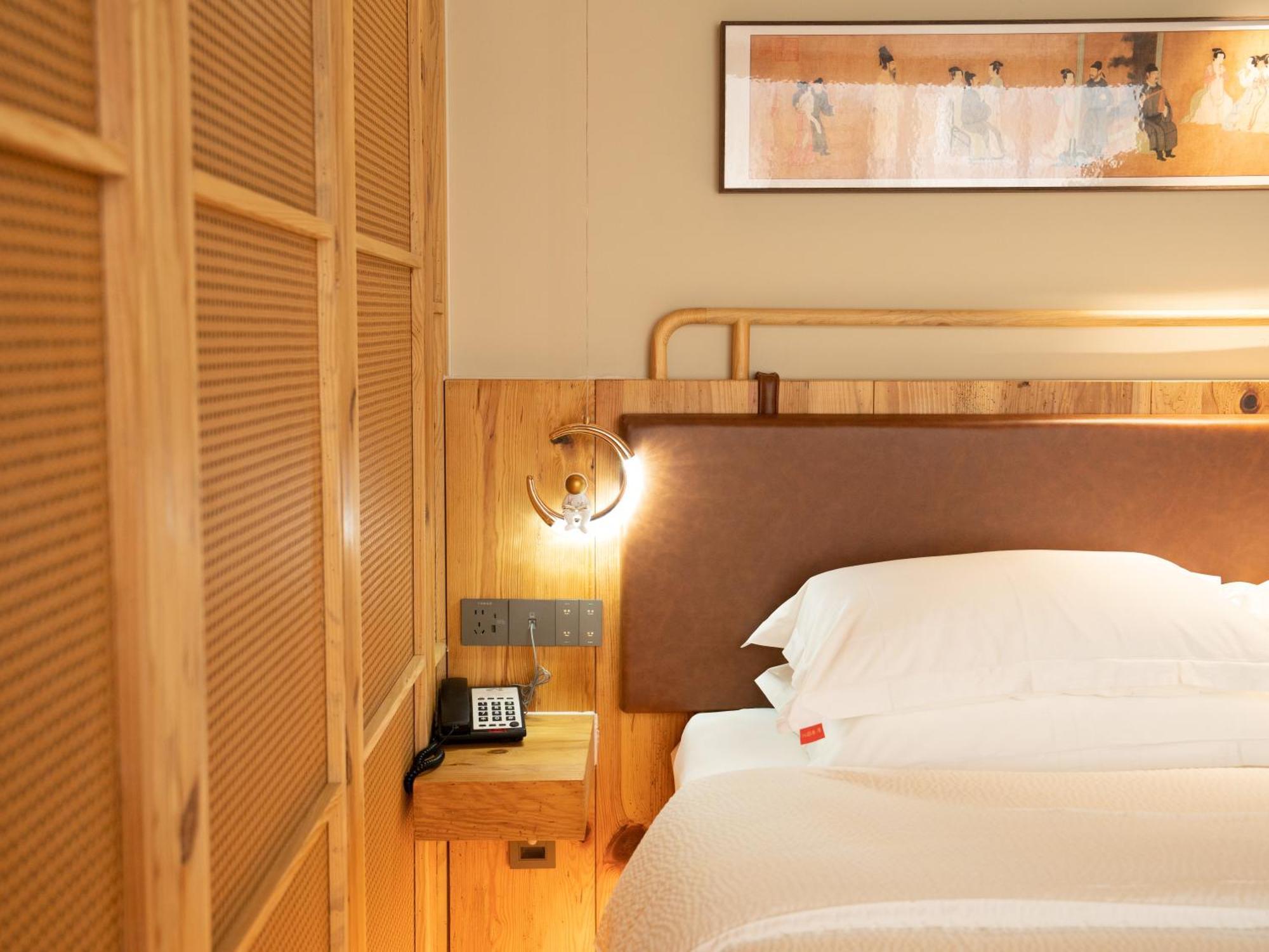 Patio Spring Holiday Inn -- Free Round Trip Pick-Up Service --Panoramic View Of Tianmen Mount Zhangjiajie Bagian luar foto