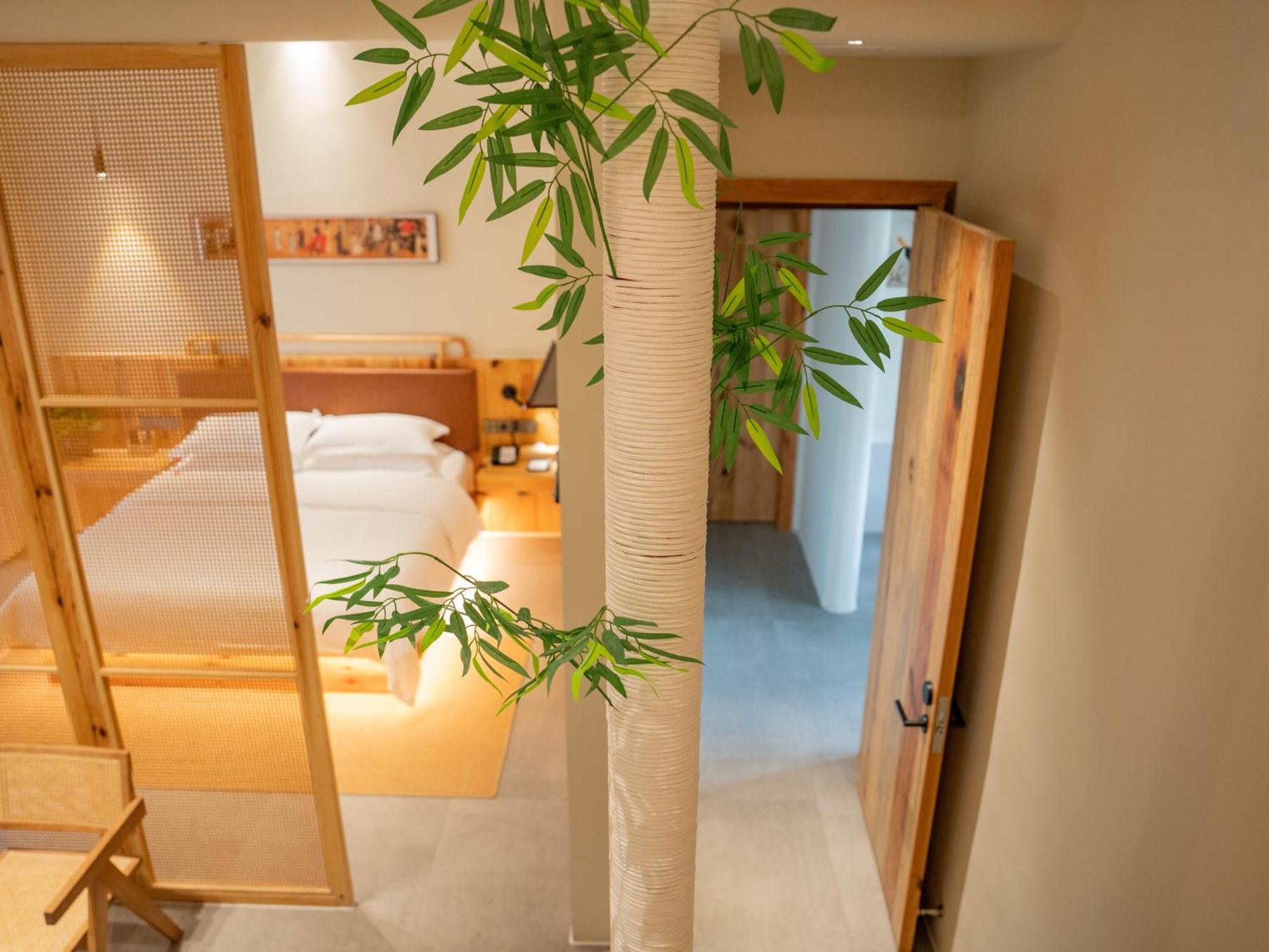 Patio Spring Holiday Inn -- Free Round Trip Pick-Up Service --Panoramic View Of Tianmen Mount Zhangjiajie Bagian luar foto
