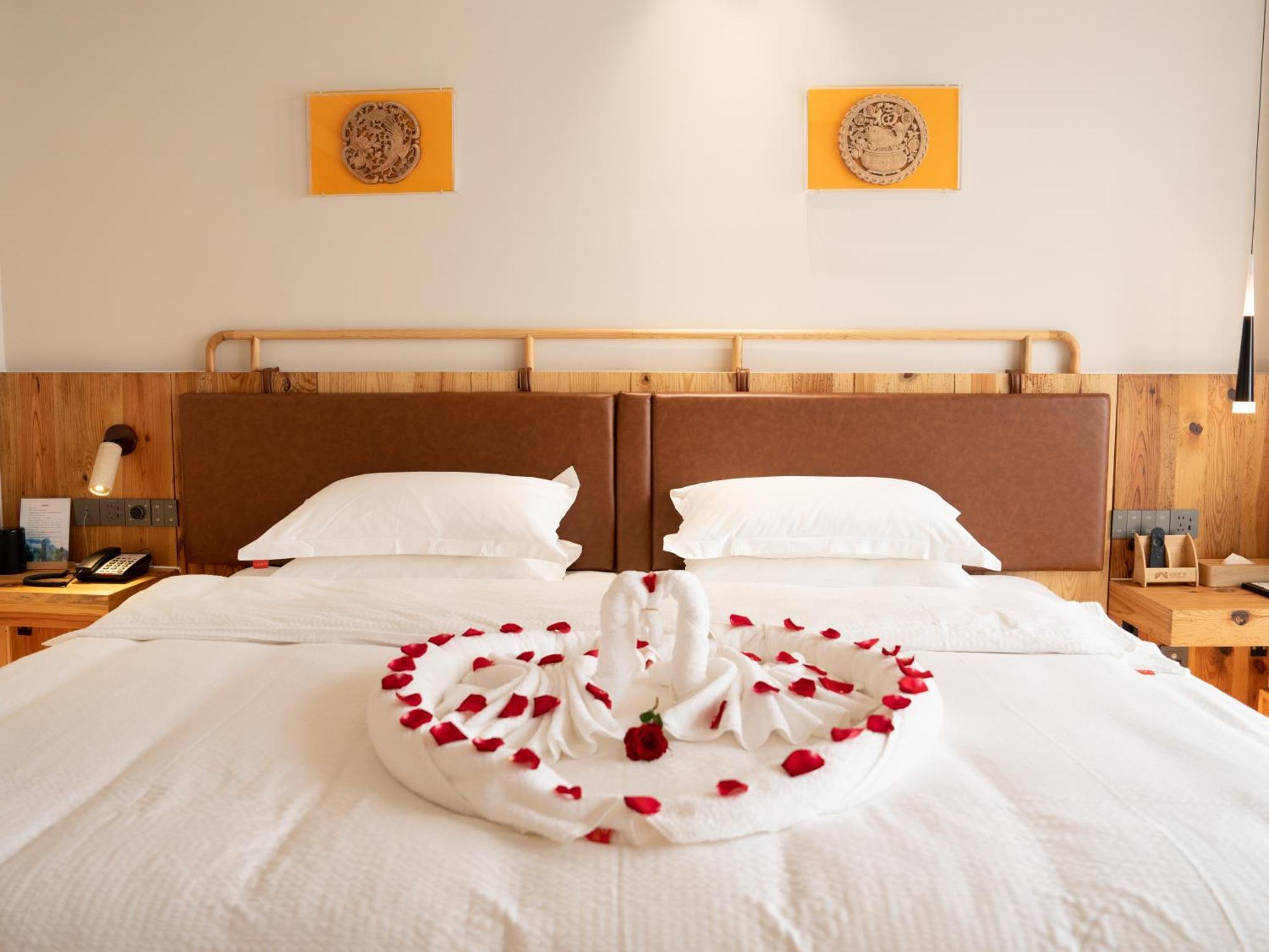 Patio Spring Holiday Inn -- Free Round Trip Pick-Up Service --Panoramic View Of Tianmen Mount Zhangjiajie Bagian luar foto