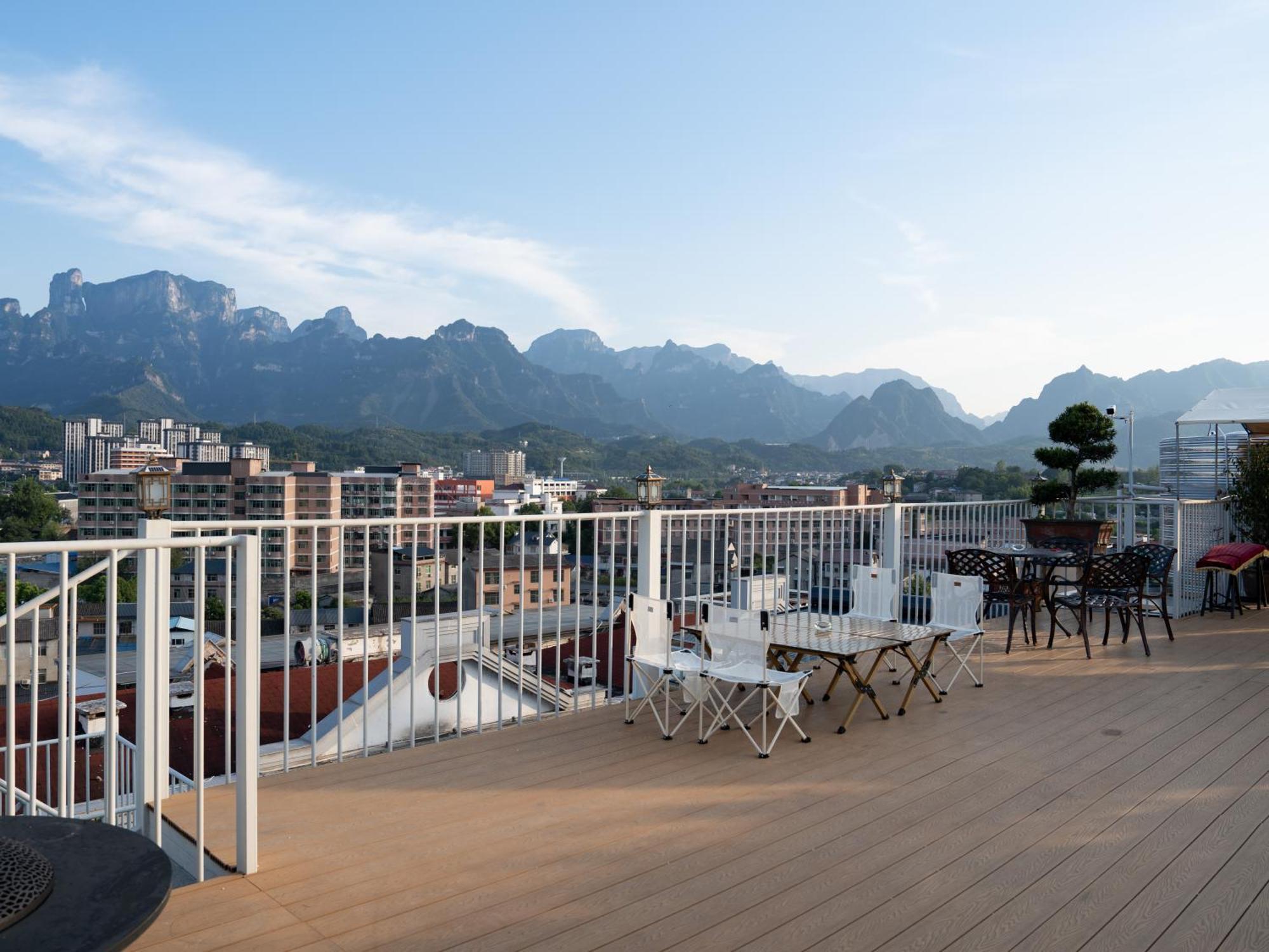 Patio Spring Holiday Inn -- Free Round Trip Pick-Up Service --Panoramic View Of Tianmen Mount Zhangjiajie Bagian luar foto