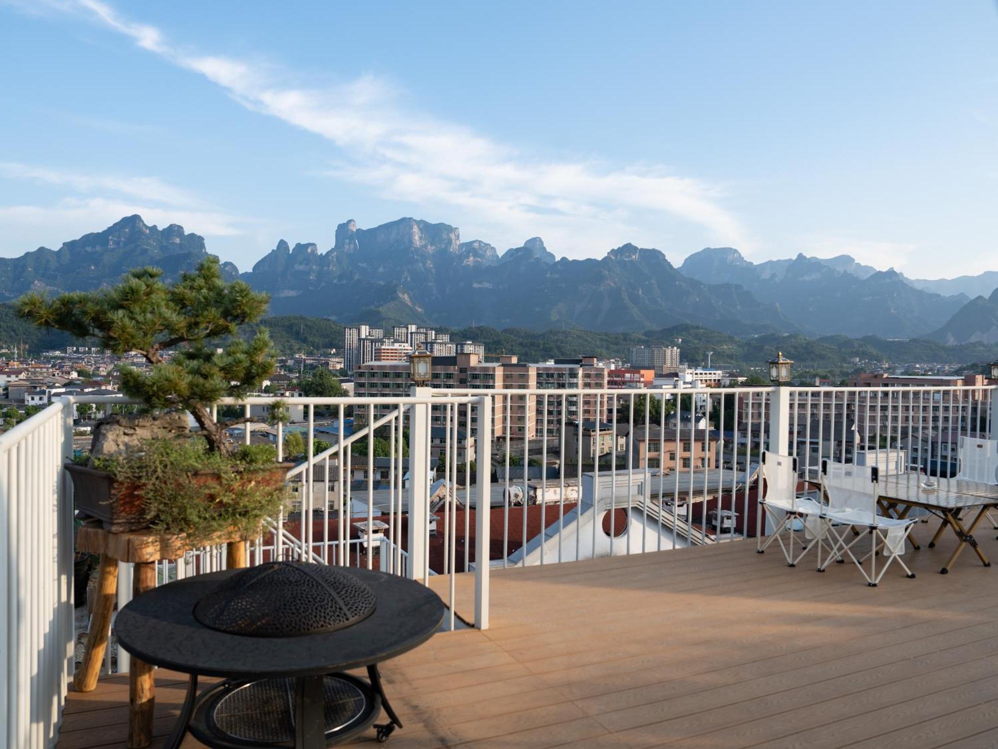 Patio Spring Holiday Inn -- Free Round Trip Pick-Up Service --Panoramic View Of Tianmen Mount Zhangjiajie Bagian luar foto
