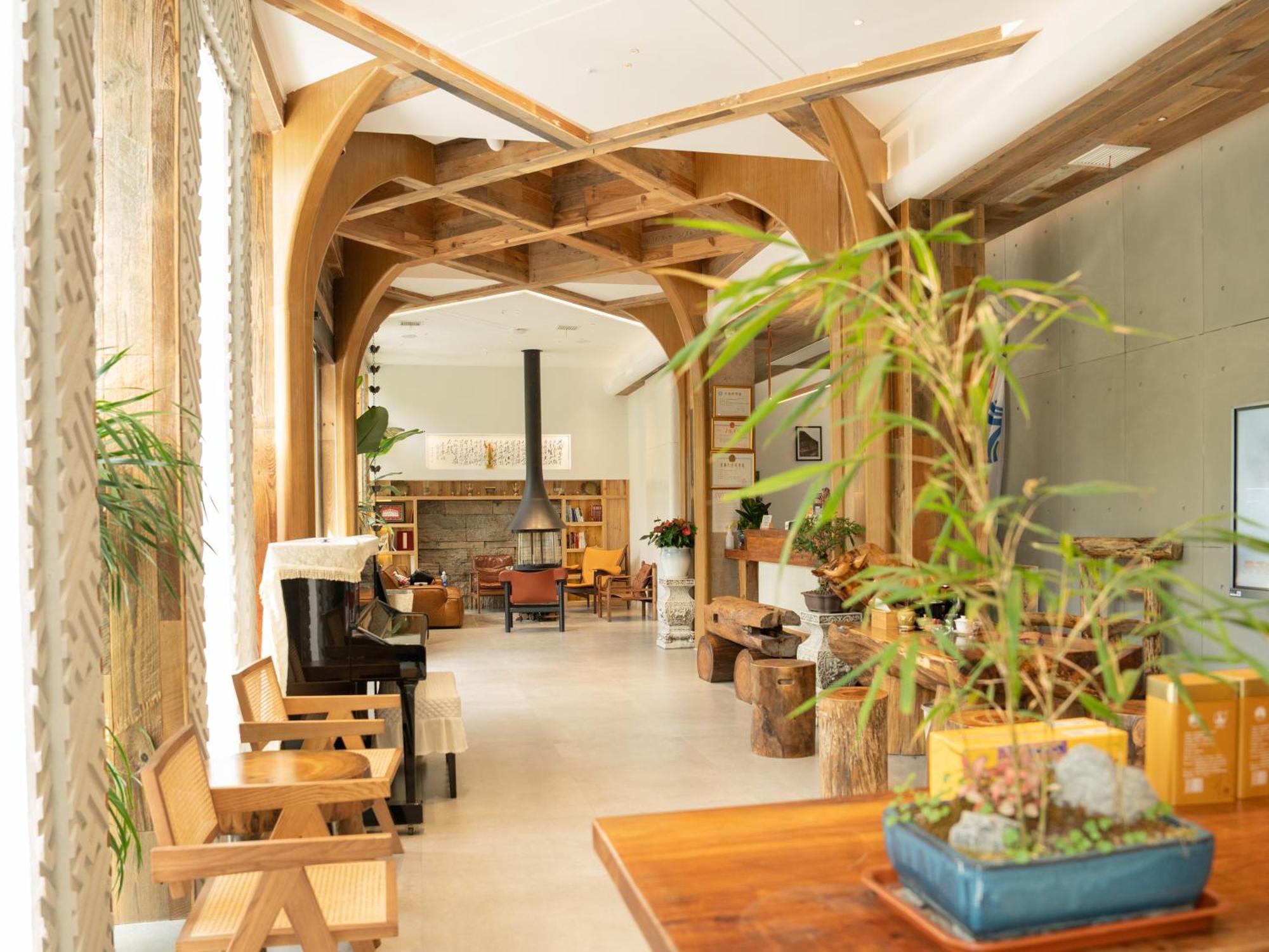 Patio Spring Holiday Inn -- Free Round Trip Pick-Up Service --Panoramic View Of Tianmen Mount Zhangjiajie Bagian luar foto